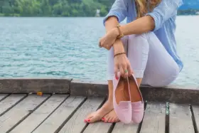 Szandálok, papucsok, espadrille-ek: A nyári cipő kisokos